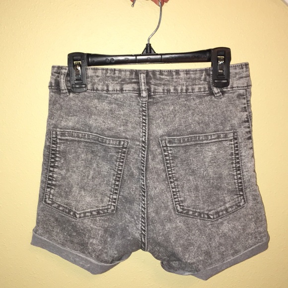 H&M Grey Highwaisted Shorts - Picture 2 of 3
